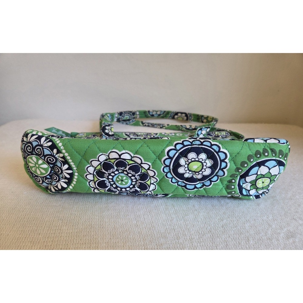 Retired Vera Bradley Green Medallion Shoulder Bag – Quilted Cotton – Classic VB - Picture 3 of 8